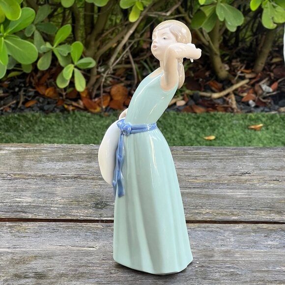 VINTAGE Lladro Figurine Prissy Coiffure Girl - Girl with Straw Hat #5010, Spain - Picture 4 of 11